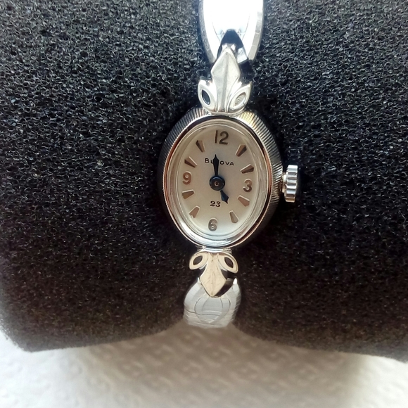 Bulova Accessories - Bulova 23 vintage ladies watch